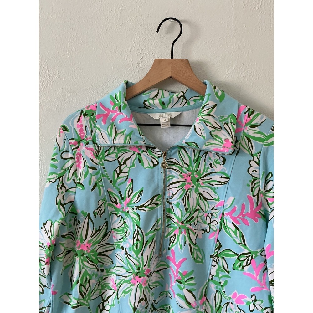 Lilly Pulitzer Eleni UPF 50 Pullover Multi Sun Of A Bun Blue Floral Size M - Picture 2 of 4